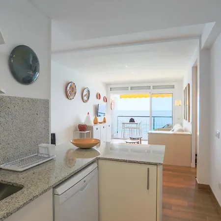 Pis Embaixador 1a Linea De Mar Апартаменты *